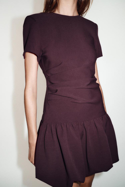 ZARA КОРОТКОЕ ПЛАТЬЕ-БАЛЛОН, БАКЛАЖАННЫЙ