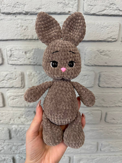 Игрушка Зайчик плюшевый вязаный