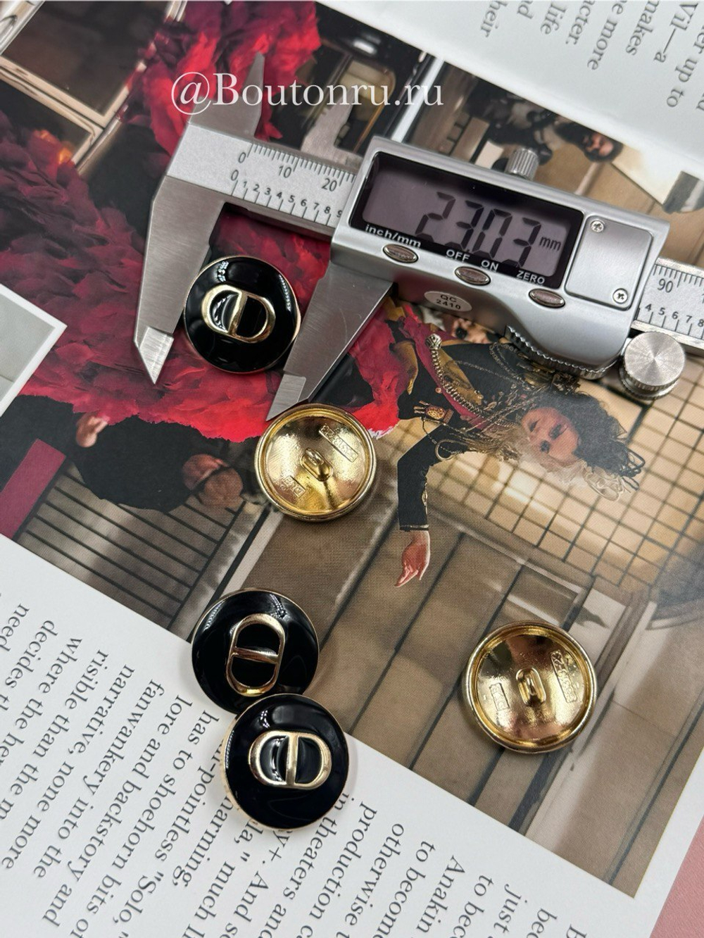 Пуговицы Ди. золото черная эмаль