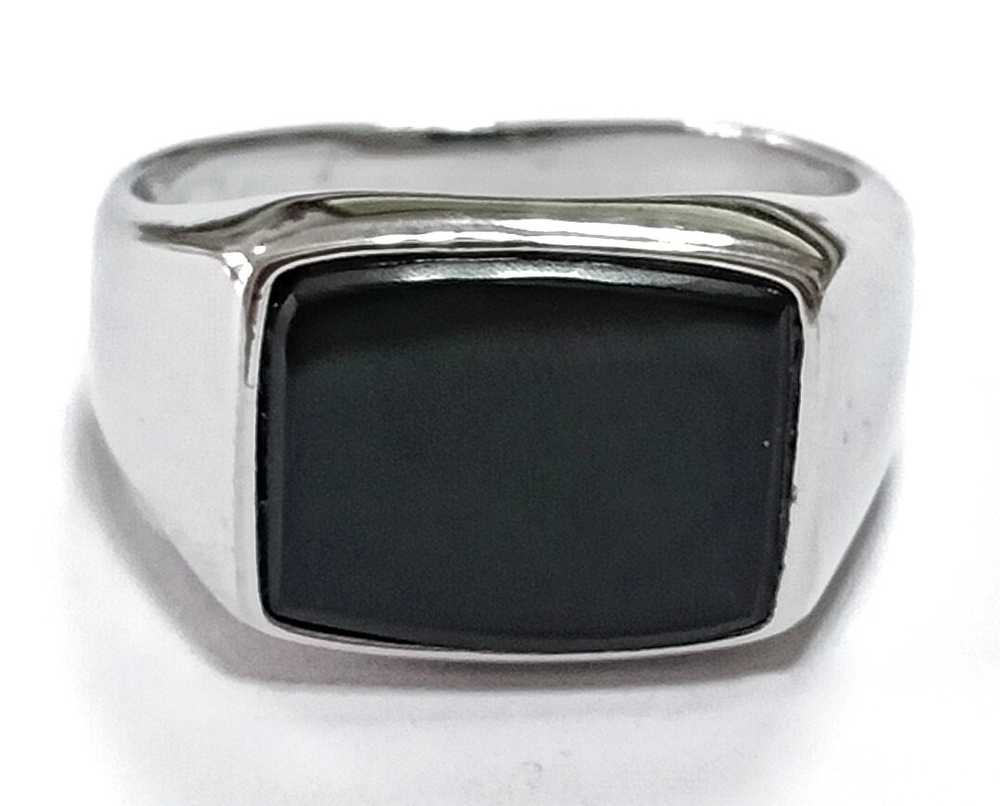 Ювелирное мужское кольцо из серебра,вставка оникс имитированный