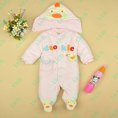 Комбинезон с нашивками и капюшоном на кнопках