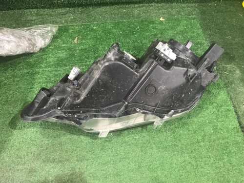 Фара правая Toyota Camry 7 XV50 (2014-2017) ксенон не адаптив