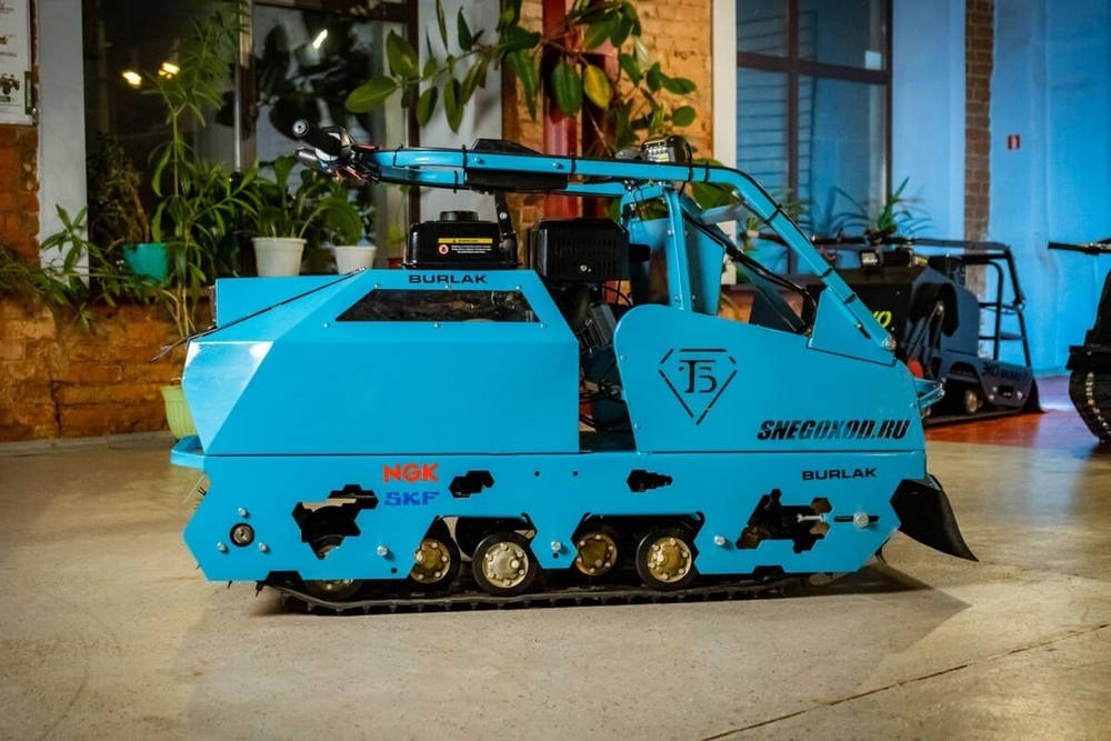 Мотобуксировщик БУРЛАК Таежник 20 л.с