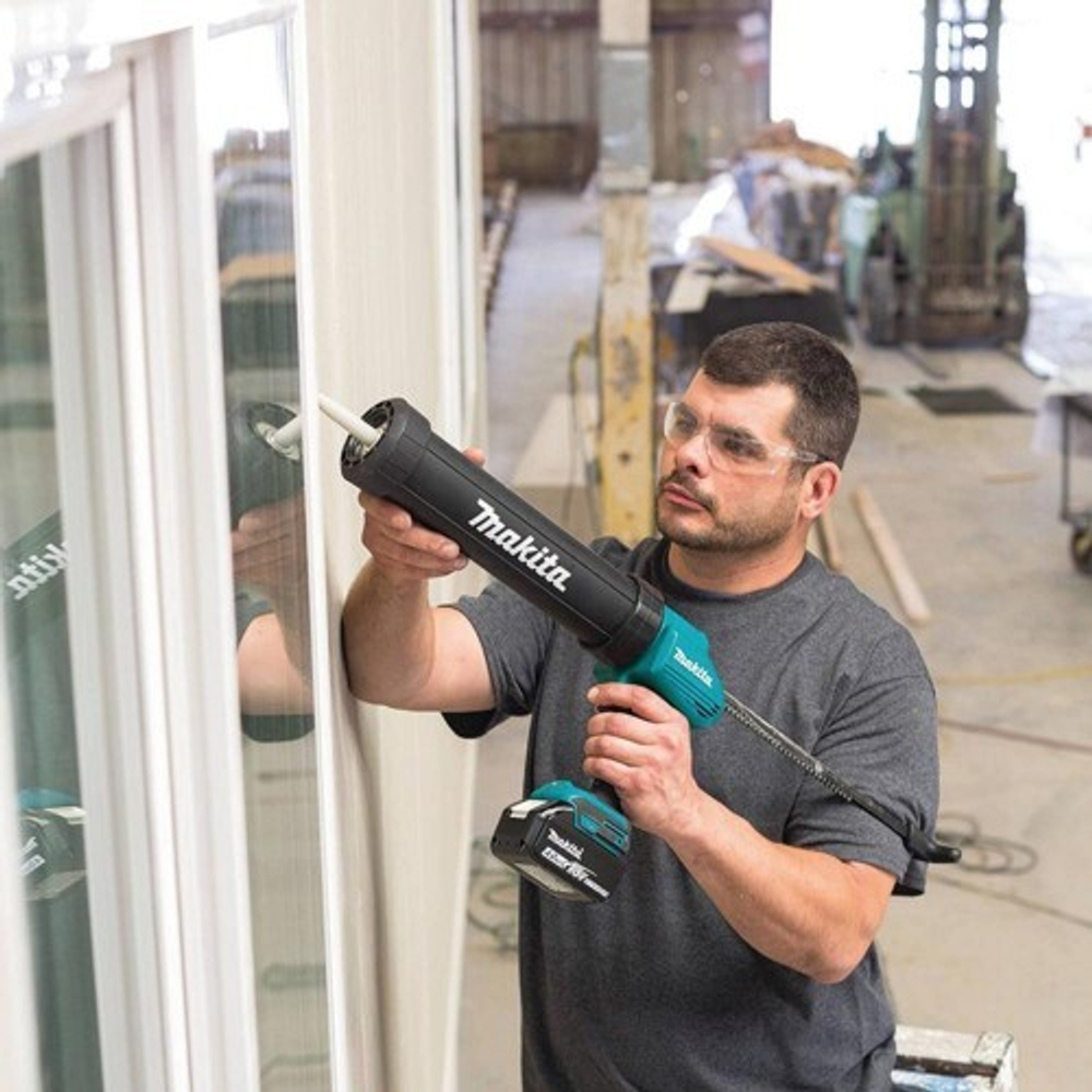 Пистолет для герметика MAKITA DCG 180 RYE DCG180RYE