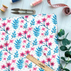 Ткань муслин розовые цветы и синие листья на белом фоне
