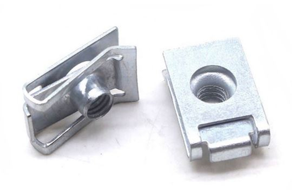 Пластина под винт крыла м6 Лада Гранта FL,Веста,Ларгус,XRAY,Нива (уп20шт) 041000001R