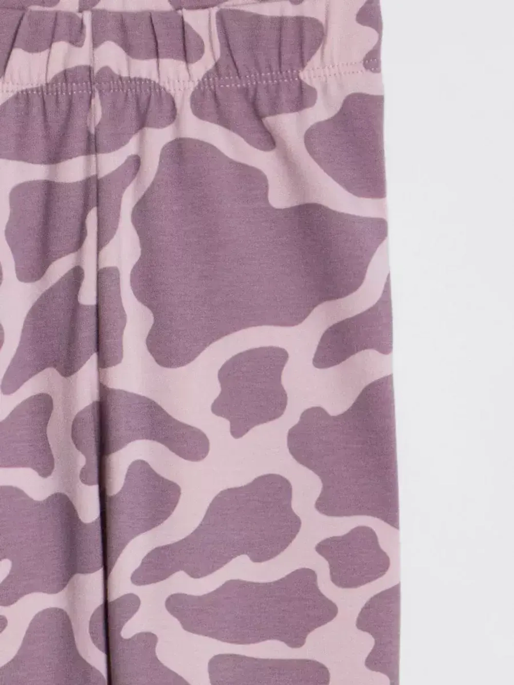 Розовый костюм для девочки на весну с леггинсами