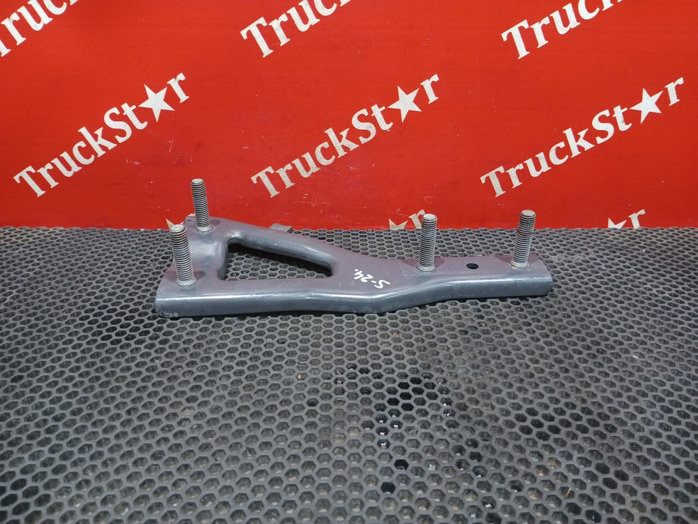 Кронштейн брызговика левого 2021г.