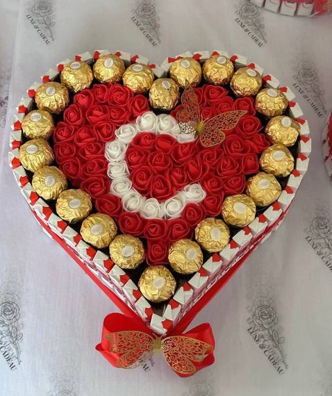 Şokolad səbəti ürək (rocher with rose and kinder)