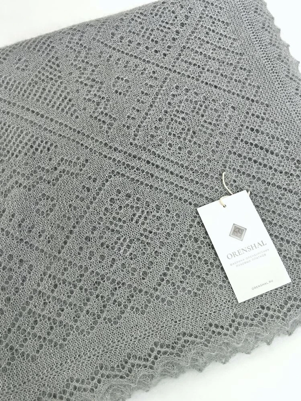 Оренбургский пуховый платок с шелком П1-150-03 серый