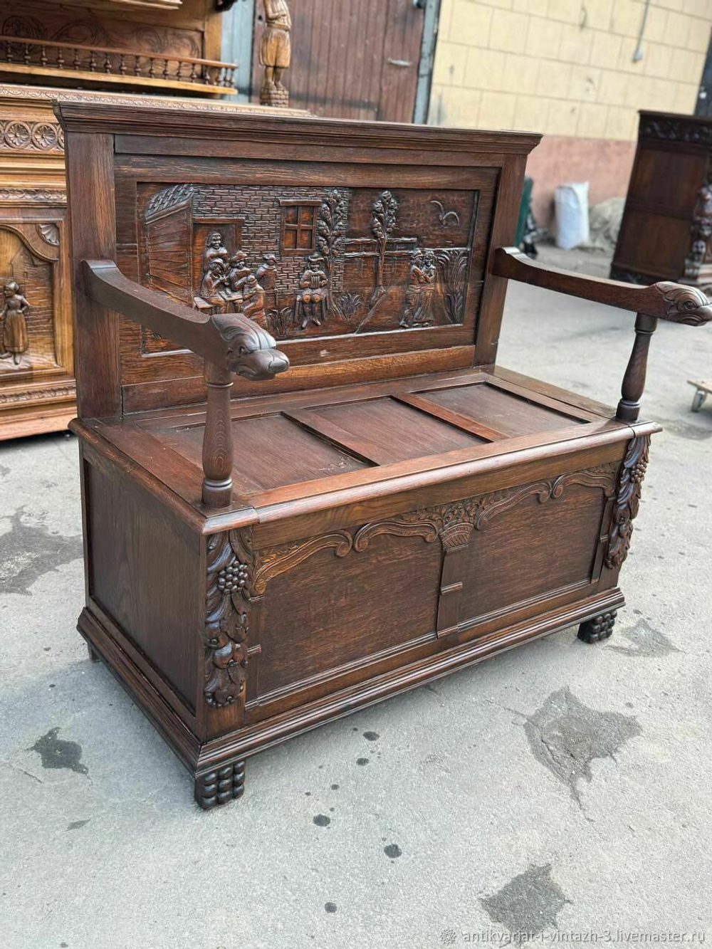 Старинная лавка