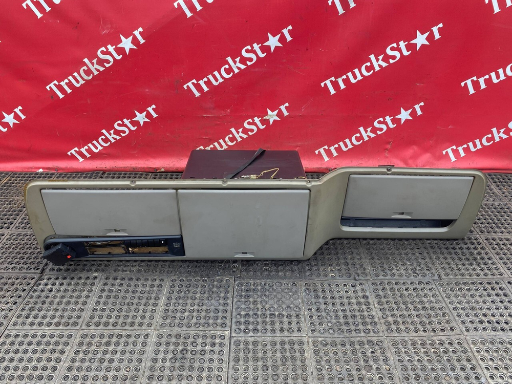 Консоль кабины верхняя