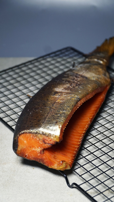 Форель потрошеная холодного копчения 1 сорт