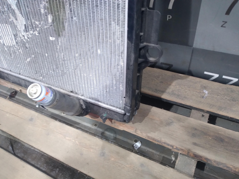 Радиатор двигателя Toyota Land Cruiser 200  Б/У Оригинал 1640051040