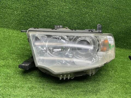 Фара левая Mitsubishi Pajero Sport 2 13-16 ксенон