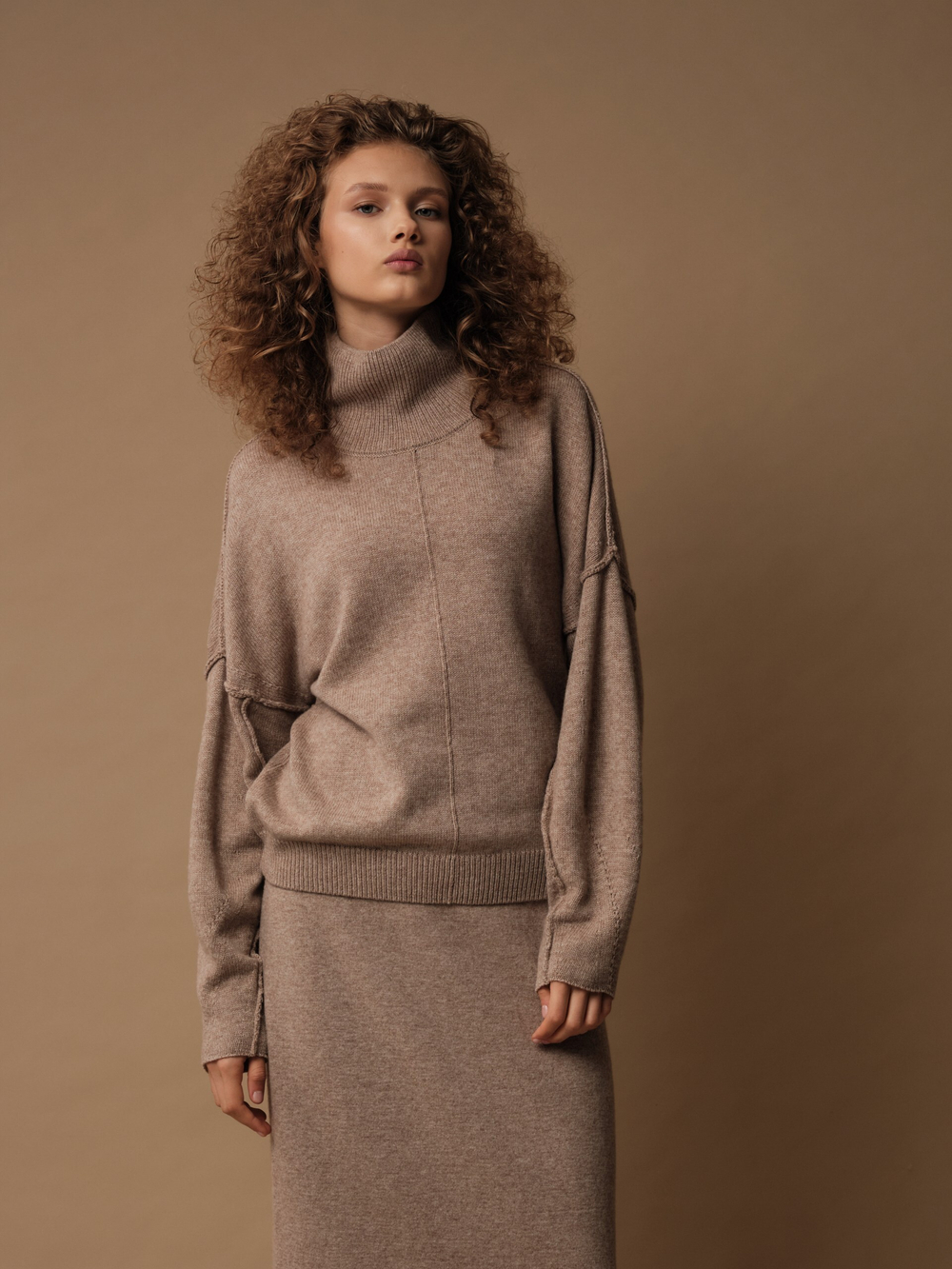 J0428-8043 Джемпер женский, бежевый dbr