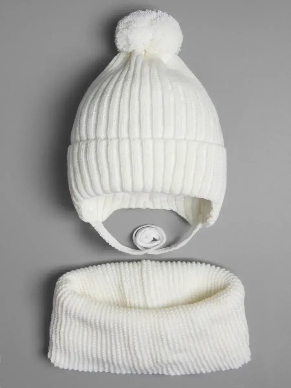 Шапка для девочки осенняя и снуд вязаный