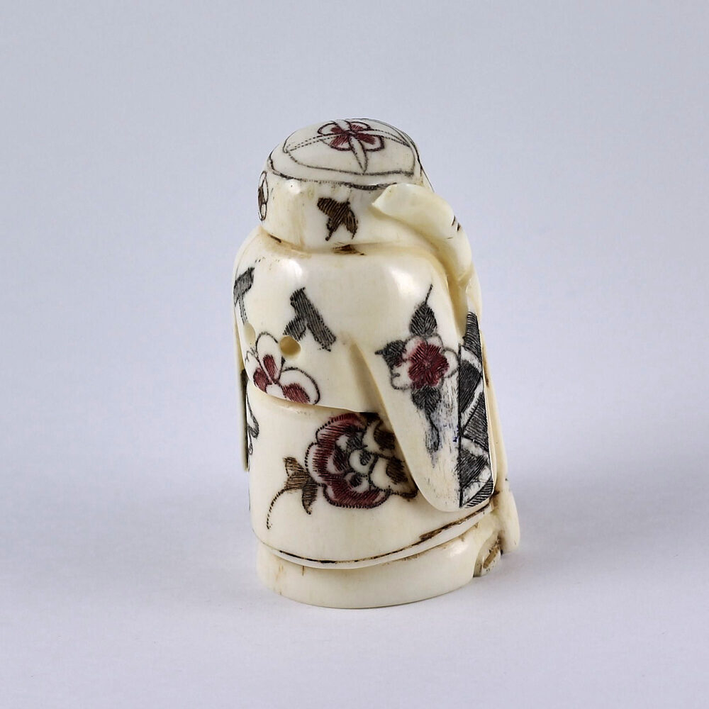 Нэцкэ Ребенок Карако с посохом и огромным карпом