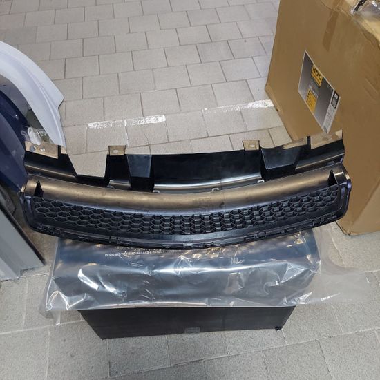 Решетка радиатора OPC LOOK MATT BLACK для Opel Zafira B