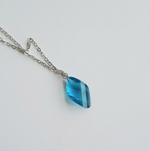 "Маджента" подвеска из коллекции "Азбука цвета"