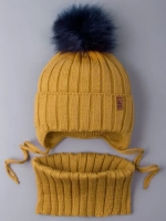 Шапка зимняя для мальчика на завязках и снуд