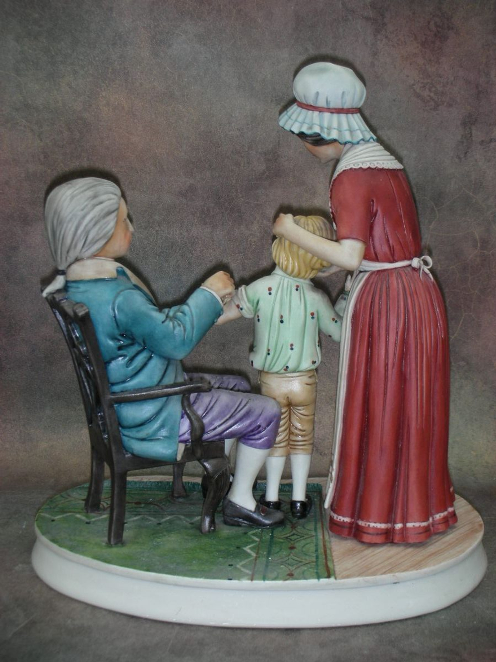 Статуэтка. Фарфор. Эдвард Энтони Дженнер английский врач. Capodimonte. Италия