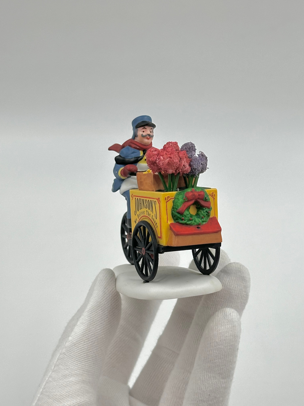 Фигурка Доставщик на велосипеде Department 56