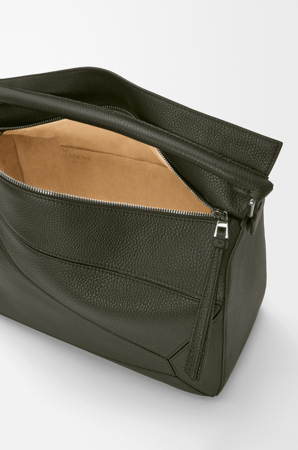 Loewe Большая сумка Puzzle мягкой зернистой телячьей кожи, темный хаки