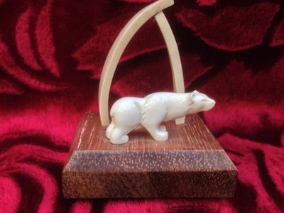 Медведь у арки