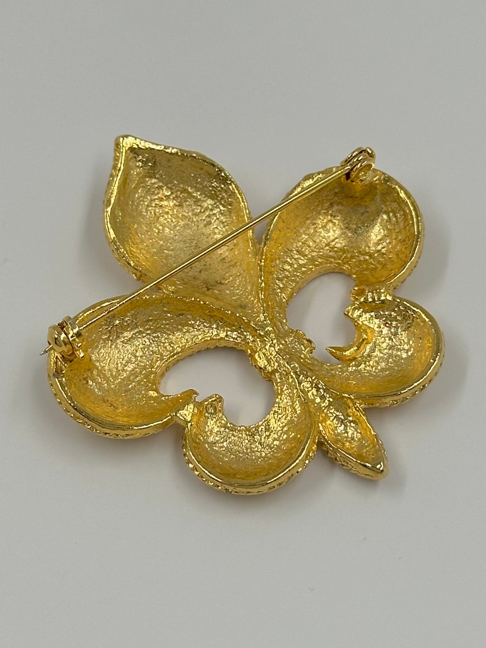 Брошь Fleur-de-Lys
