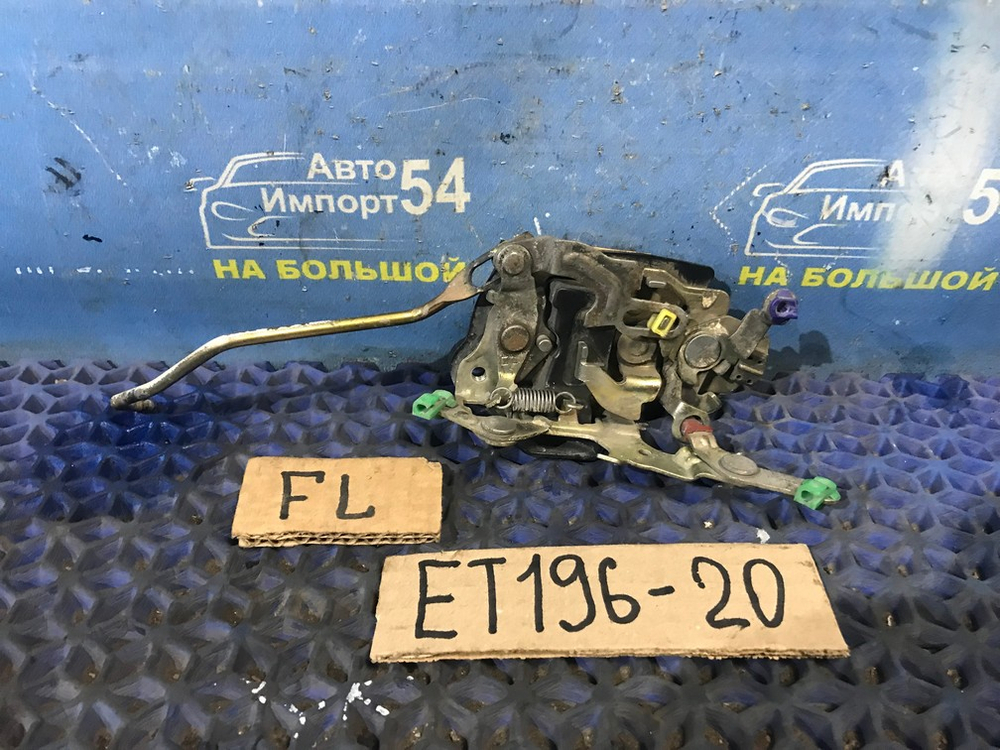 Замок двери передней левой TOYOTA CALDINA 1996