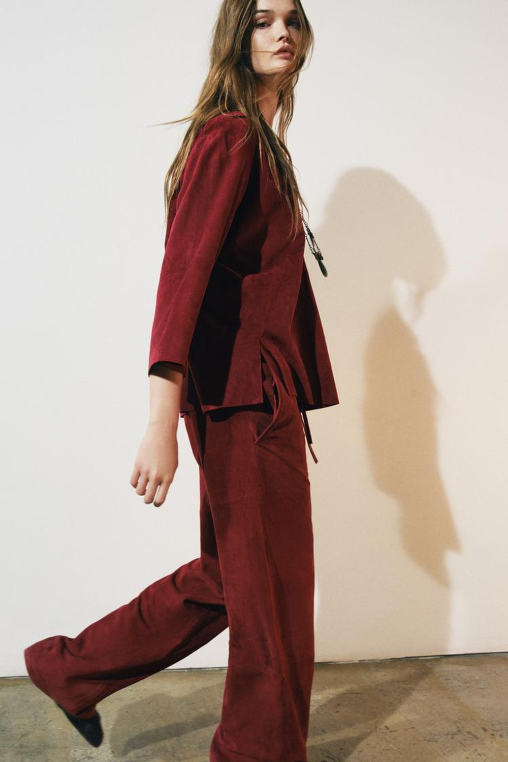 ZARA БРЮКИ ИЗ ЗАМШИ - LIMITED EDITION, БУРГУНДИ