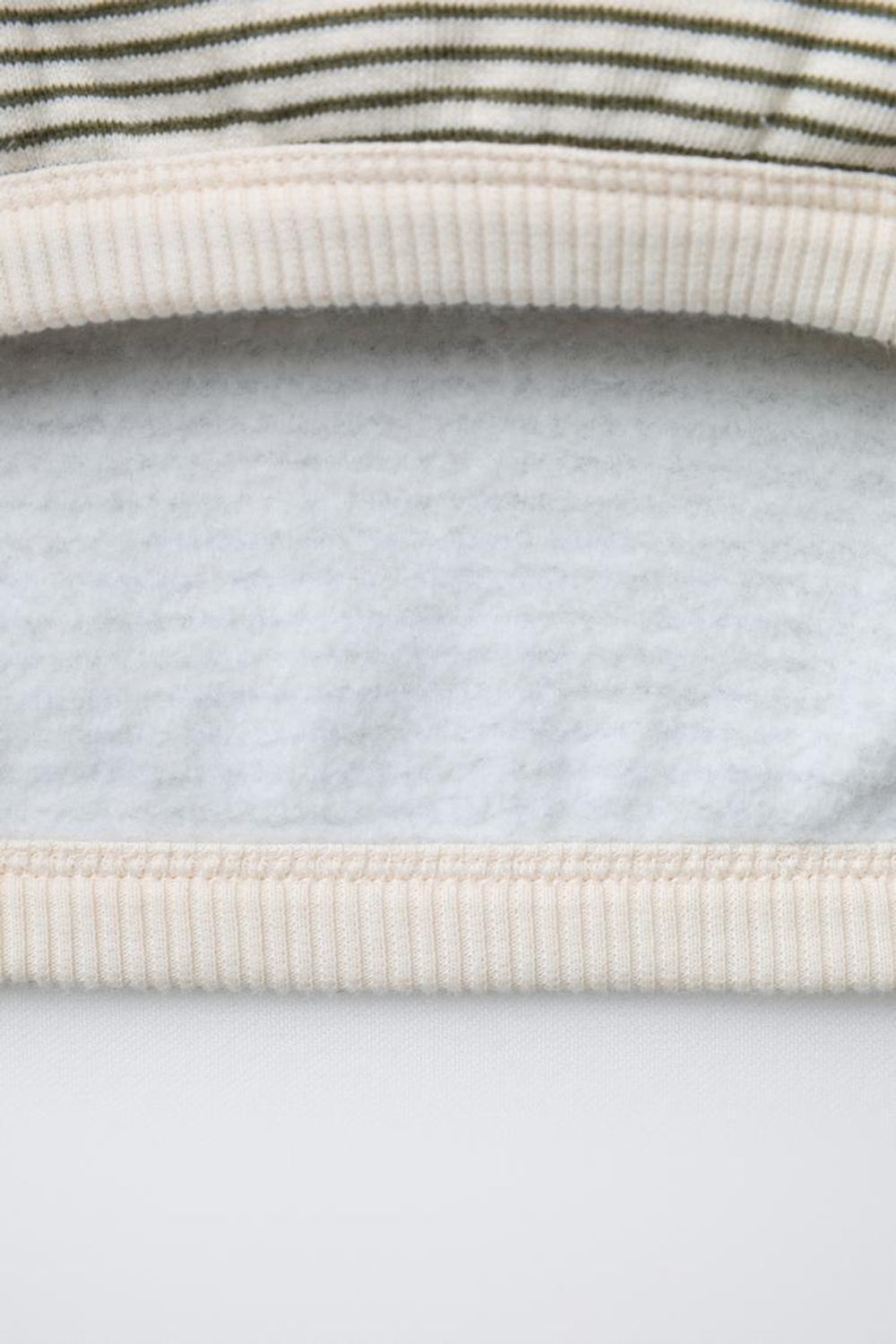 ZARA ТОЛСТОВКА В ТОНКУЮ ПОЛОСКУ, ЭКРЮ/ЗЕЛЕНЫЙ