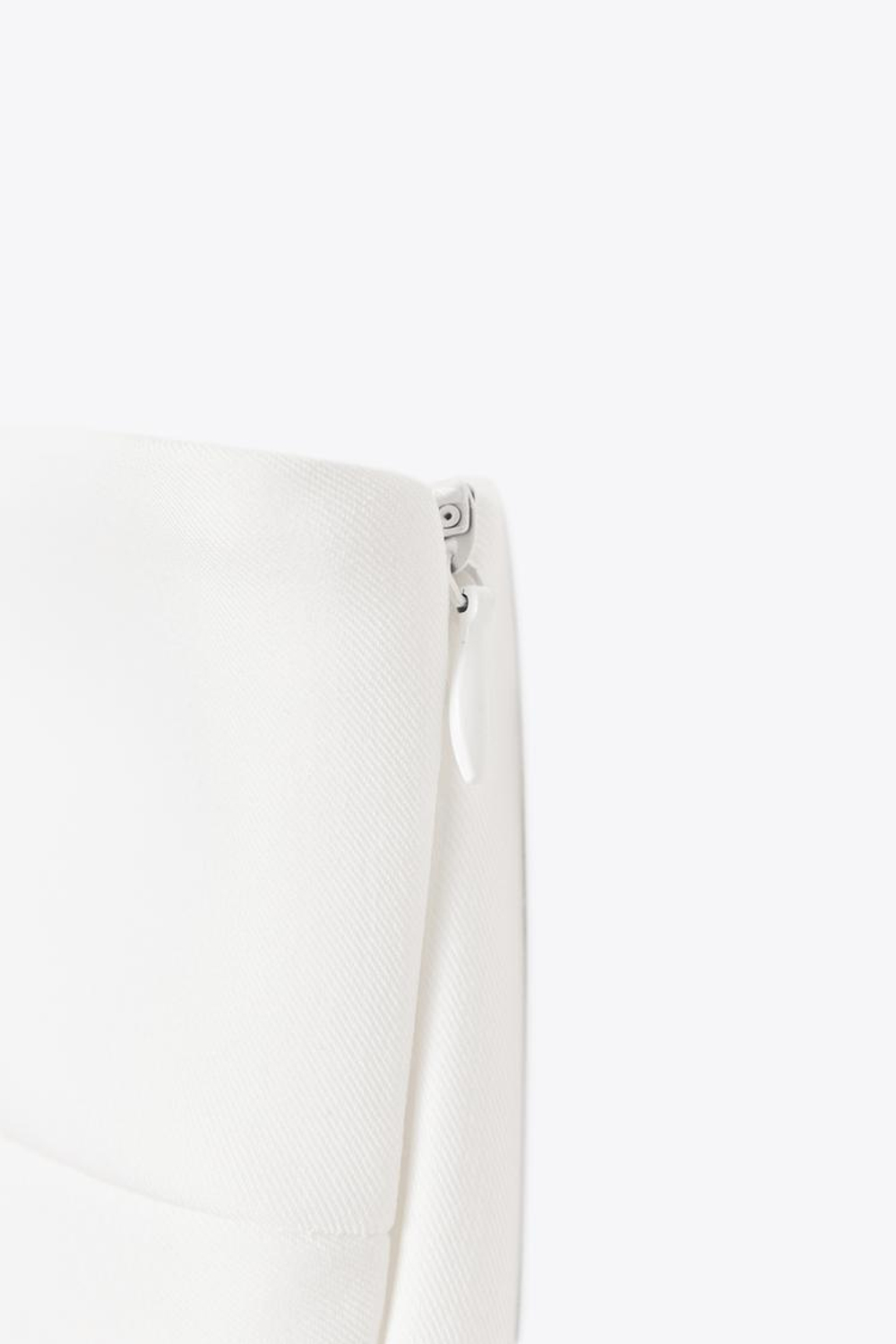 ZARA КОРОТКОЕ ПЛАТЬЕ С УКРАШЕНИЕМ, БЕЛЫЙ