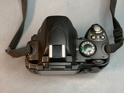 Nikon D40 kit 18-55mm 3.5-5.6G II ED 8.800 кадров