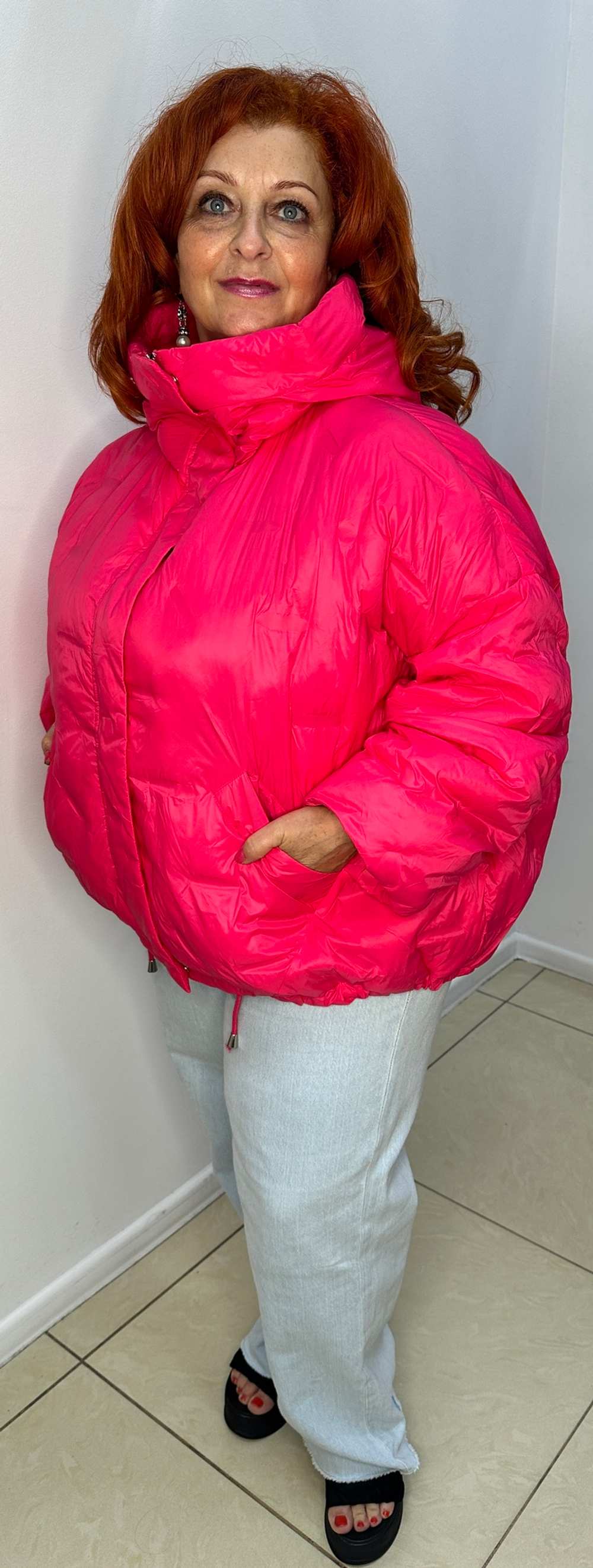 Шикарная, яркая курточка на межсезонье