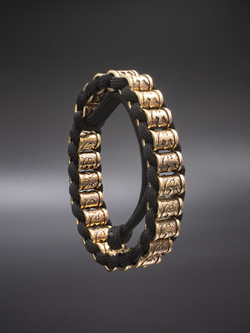 Картинка скандинавский браслет брутальный.