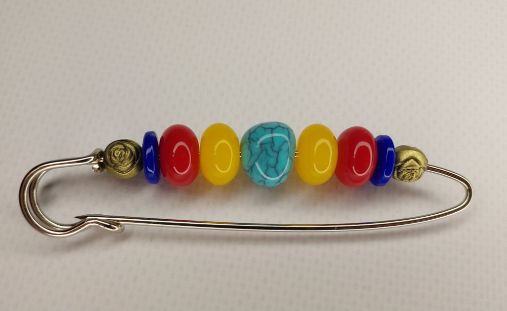 Булавка брошь "морские камушки" для кардигана,  пальто, платков, костюмов, одежды.Цвет бежевый синий красный.