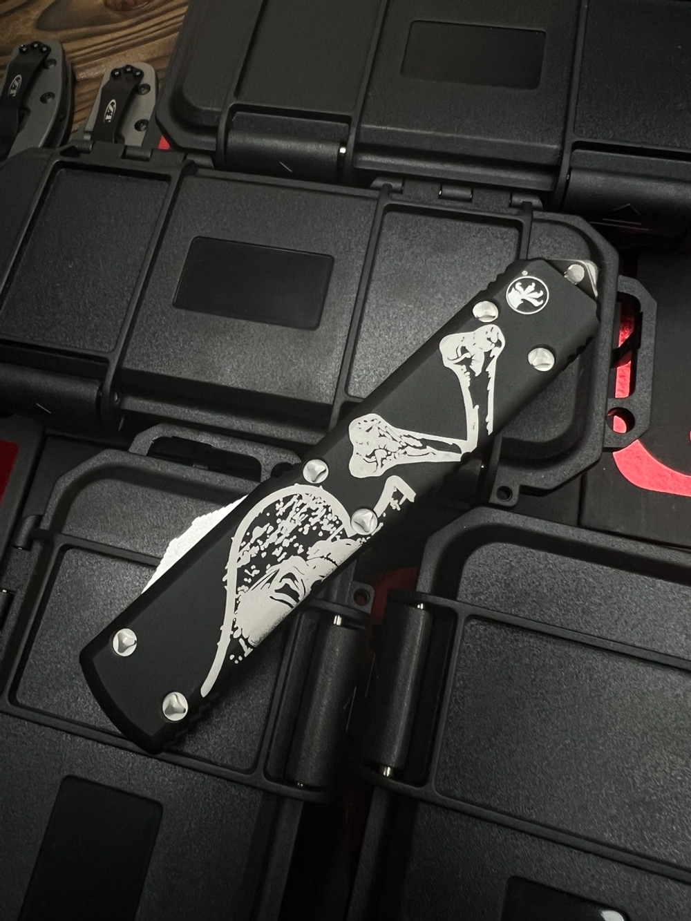 Нож Microtech Ultratech Death Card TantoT/E A+++ (Правый) - Memento Mori, клинок апокалиптик