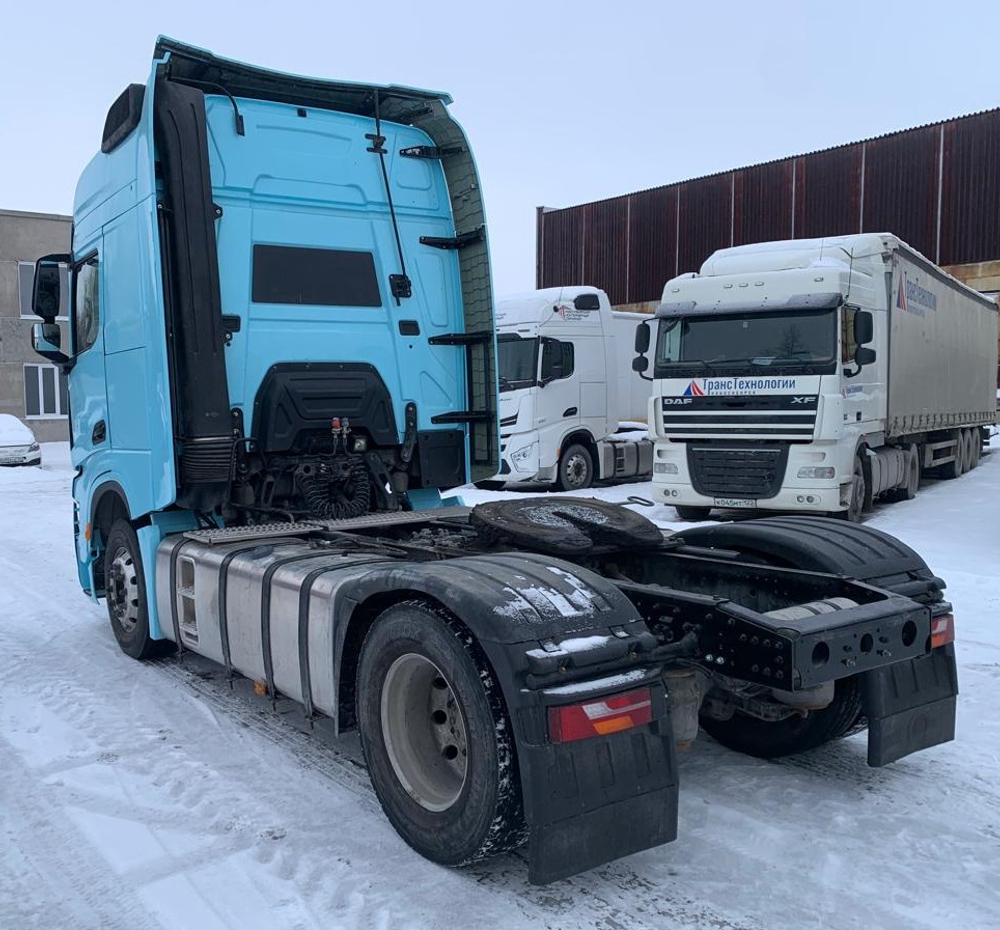 Shacman (Shaanxi) SX* 4x2 Седельный тягач SX4188YY381 (Дизельный, 12,5 л, 473 л.с., МТ)