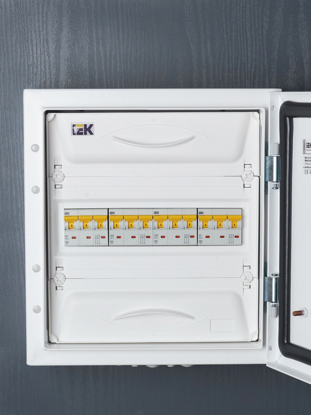 KARAT Автоматический выключатель ВА47-60M 3P C 20А 6кА IEK