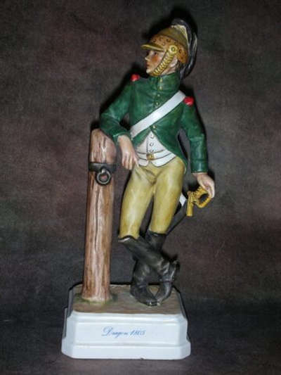 Статуэтка. Фарфор. Солдат Драгун 1805 года. Goebel. Германия