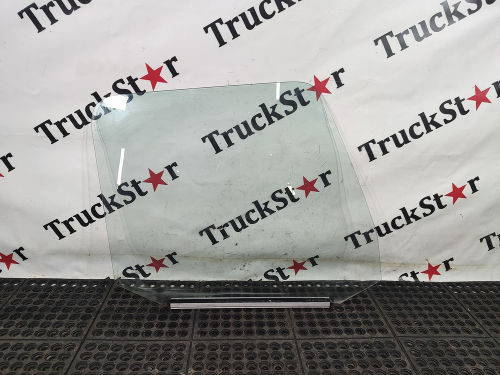 Стекло двери правой 2017г.