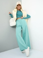 Женский костюм с брюками палаццо