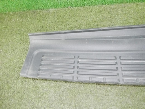 Накладка заднего бампера Toyota Land Cruiser 200 (2007-2021)