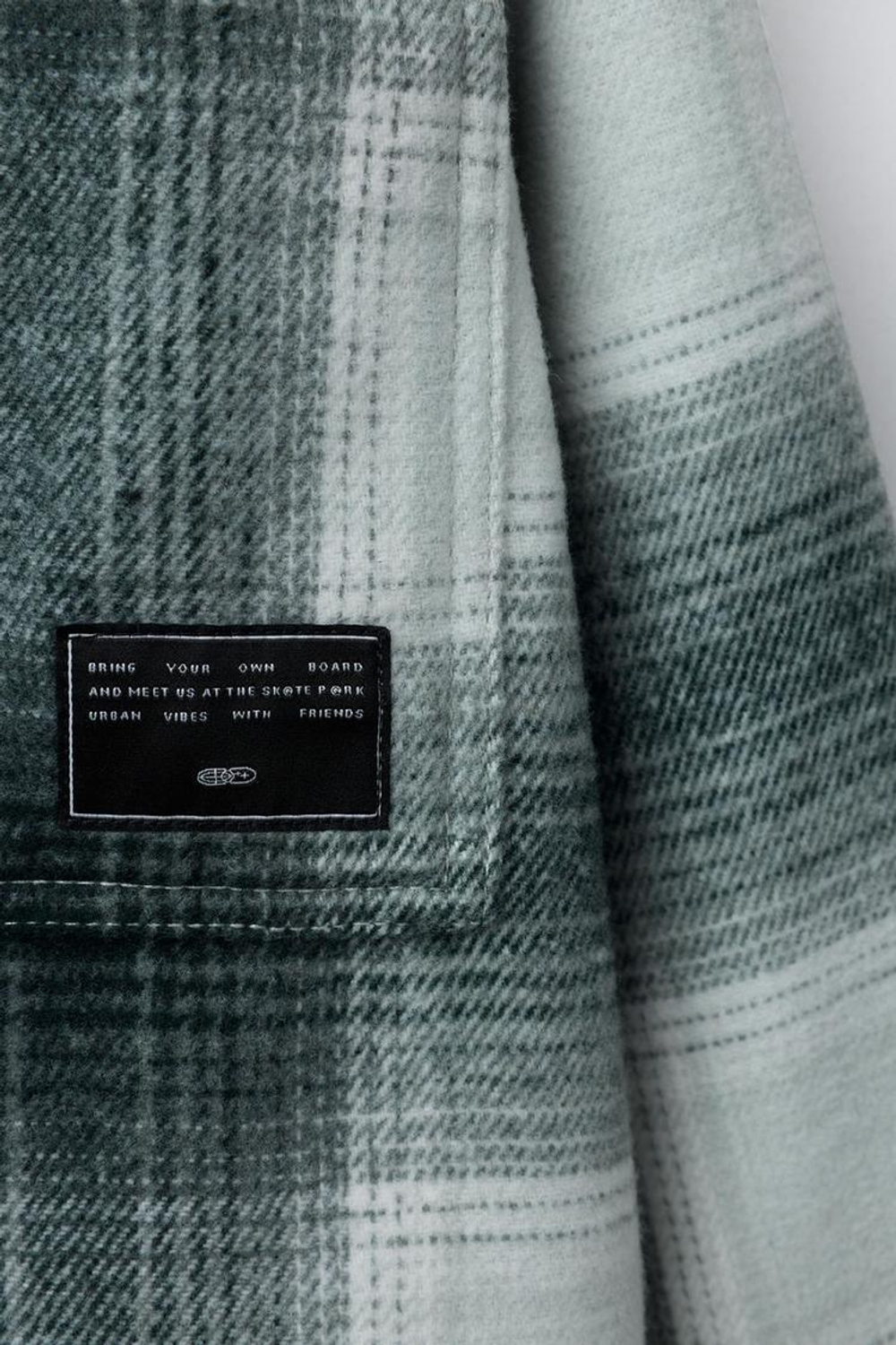 ZARA КУРТКА-РУБАШКА В КЛЕТКУ С ОТСТЕГИВАЮЩИМСЯ ФЛИСОВЫМ КАПЮШОНОМ, ЗЕЛЕНЫЙ