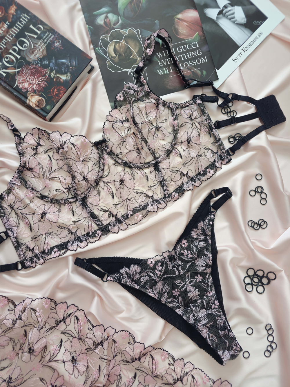 Вышивка на сетке телесная с нежно-розовым и черным неэластичная ширина 23 см