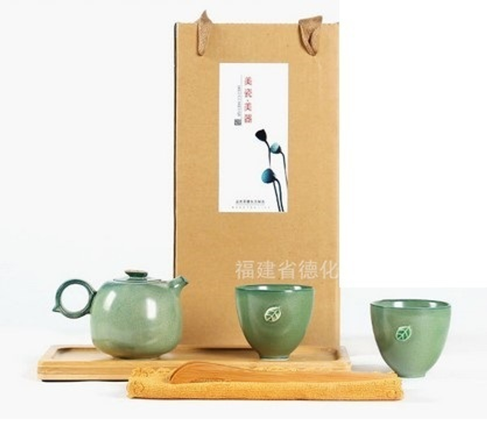 241043.1 Сервиз "Тайваньский"  1 чайник + 2 пиалы+ подставка в подар.коробке, зеленый, фарфор