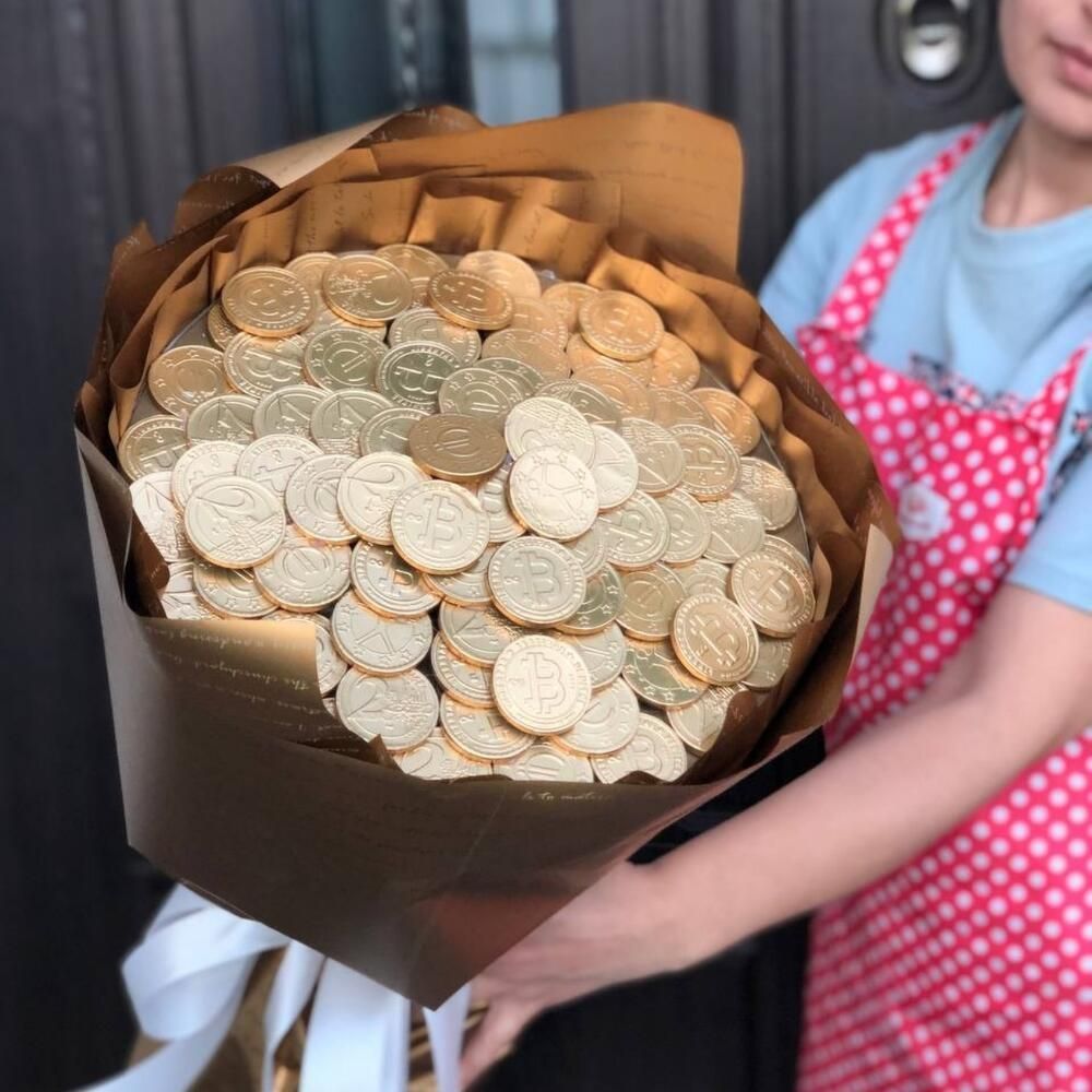 Сладкий букет из шоколадных монет 50х35 см
