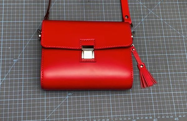 Красная сумочка